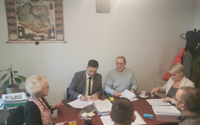 UMOWA NA BUDOWĘ ŚWIETLICY W SKOMACKU OSADA PODPISANA UMOWA NA BUDOWĘ ŚWIETLICY W SKOMACKU OSADA PODPISANA