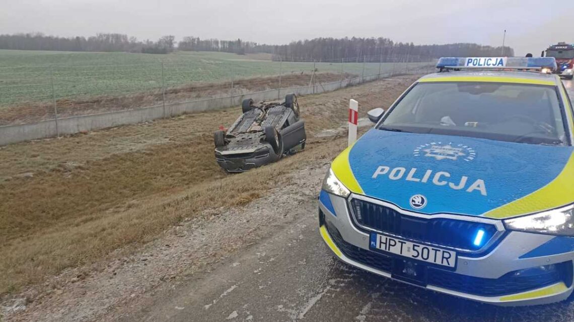 Trudne warunki drogowe. Groźna kolizja na drodze S61 Trudne warunki drogowe. Groźna kolizja na drodze S61