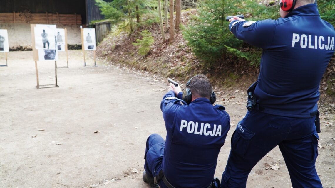 Szkolenia strzeleckie policjantów Szkolenia strzeleckie policjantów