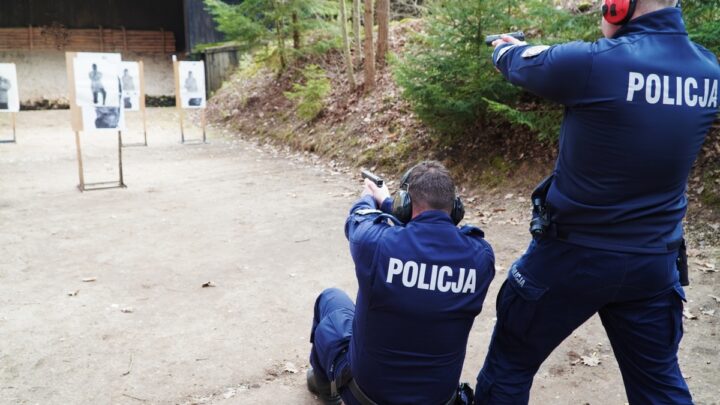 Szkolenia strzeleckie policjantów