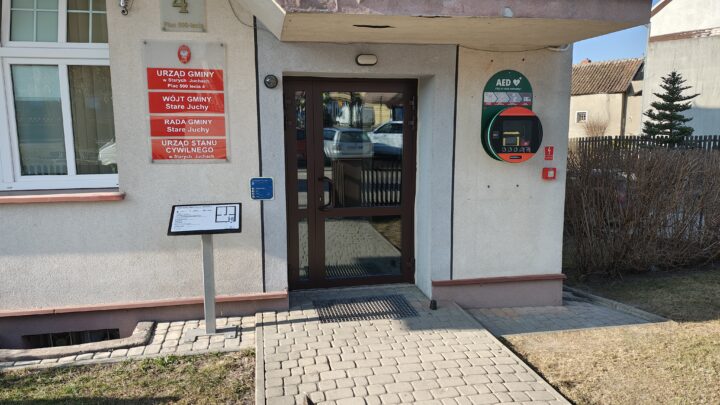 Nowy defibrylator AED przy urzędzie gminy Stare Juchy