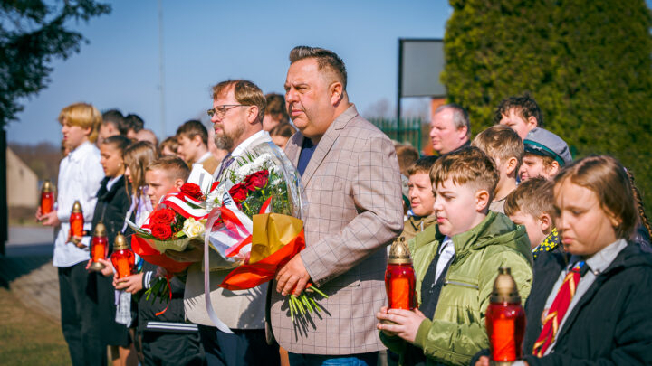 Pamięć, która zobowiązuje – uroczystości katyńskie w Chełchach