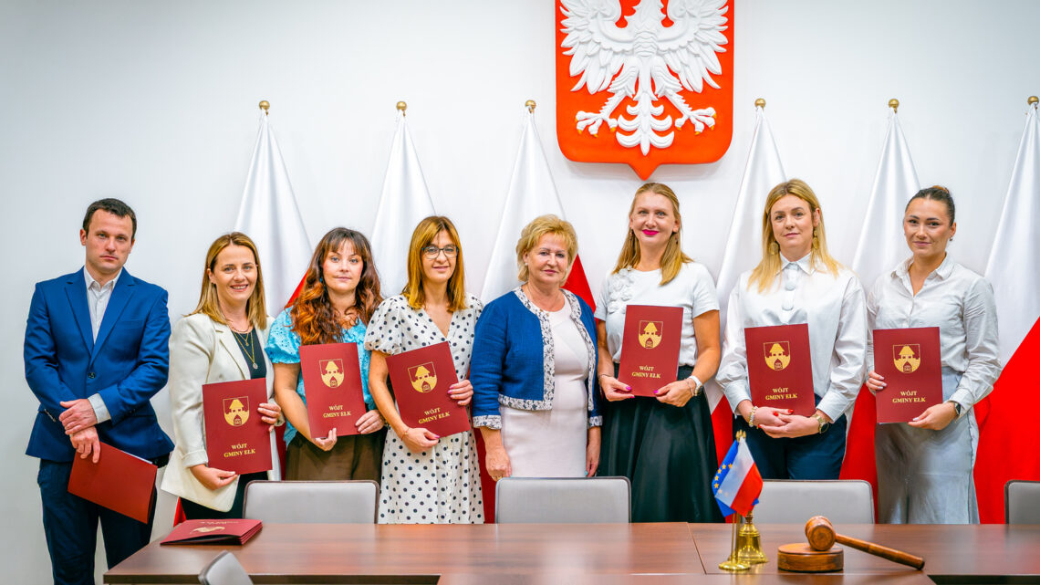 Awans zawodowy nauczycieli i wyróżnienia dla najlepszych ósmoklasistów Gminy Ełk